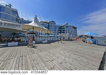 Ukraine, Odessa 07/27/2020. Lanzheron Beach. A Picturesque Embankment With Palm Trees, Fountains, Ge
