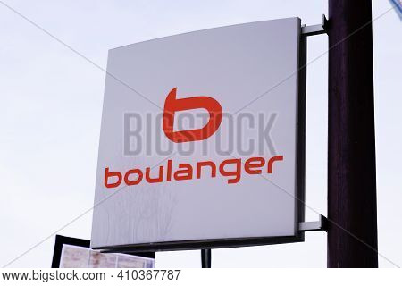 Bordeaux , Aquitaine France - 02 25 2021 : Boulanger Sign Text And Logo Brand On Facade Shop French 