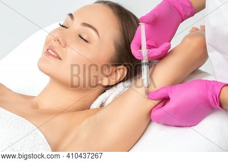 Aesthetic Cosmetologist Makes Lipolytic Injections To Burn Fat On The Arm And Body Of A Woman. Femal