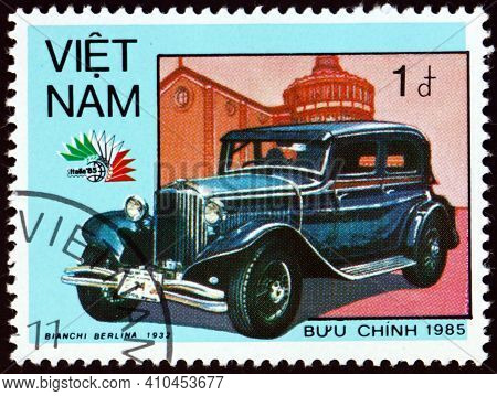 Vietnam - Circa 1985: A Stamp Printed In Vietnam Shows 1932 Bianchi Berlina, Vintage Italian Car, Ci
