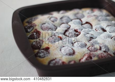 Homemade Strawberry Cake. A Simple Yellow Cake With Lots Of Fresh Strawberries And Powdered Sugar Sp