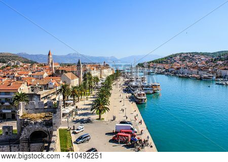 Trogir, Croatia - January 1, 2000: View Of Trogir On A Sunny Day