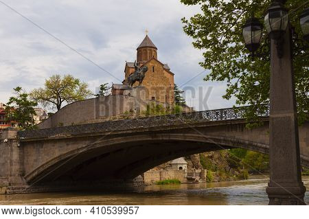 Metekhi Church Of Assumption And Statue Of King Vakhtang Gorgasal. The Temple Is Located On A Huge R