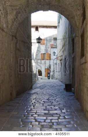 Ruelle entre deux maisons