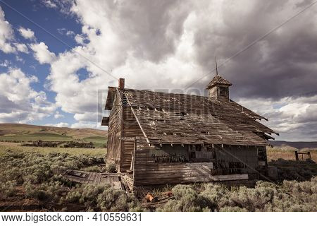Goodnoe Hills Schoolhouse - Klickitat County, Washington
