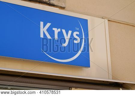 Bordeaux , Aquitaine France - 02 25 2021 : Krys Optic Logo Brand And Text Sign Front Of Optician Sho