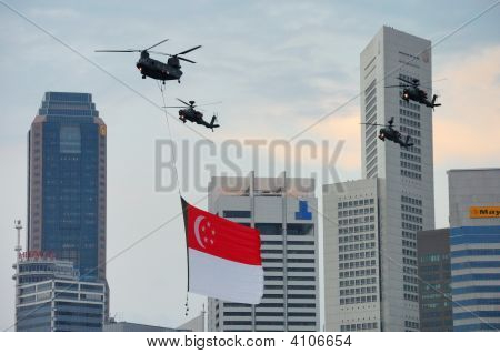 Chinook battenti bandiera di Singapore