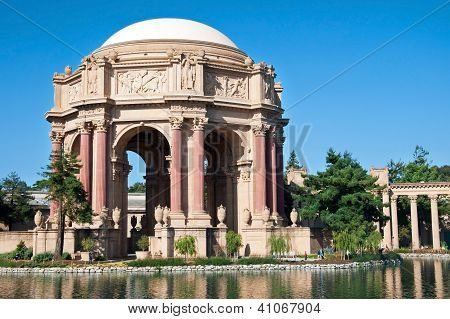Exploratorium i Pałac sztuk pięknych w San Francisco.