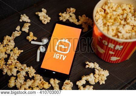Tula Russia 16.01.20:. Igtv On The Phone Screen Between Popcorn.