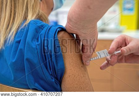 The COVID vaccination process is not as easy as it might seem. This requires observing all possible