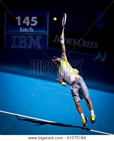 MELBOURNE - 14 gennaio: Fernando Verdasco di Spagna nella sua prima vittoria rotonda sopra David Goffin di Belg