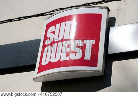 Bordeaux , Aquitaine France - 02 25 2021 : Sud Ouest Sign Text And Logo French Brand Newspaper South
