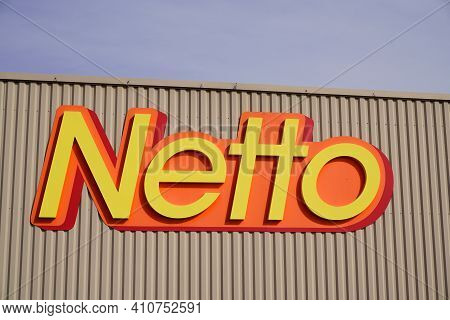 Bordeaux , Aquitaine France - 02 25 2021 : Netto Logo Brand And Text Sign On Wall Discount Store Sup