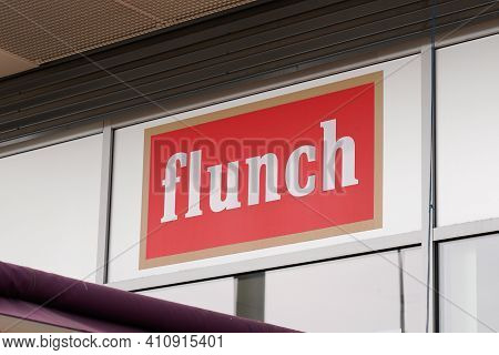 Bordeaux , Aquitaine France - 02 25 2021 : Flunch Building Restaurant Sign Text And Brand Logo Opera