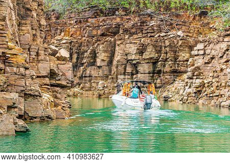 Capitólio - Mg, Brazil - December 09, 2020: Tourist Boat Navigating Between The Canyons At The Lake 