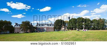 New York, Usa-september 23, 2012: Governors Island National Monument Is A 172-acre (70 Ha) Island In