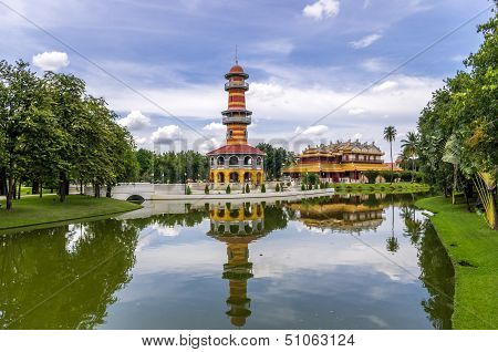 Ho Withun Thasana and Wehart Chamrunt Palace (heavenly Light), In Bang Pa-in Royal Palace.