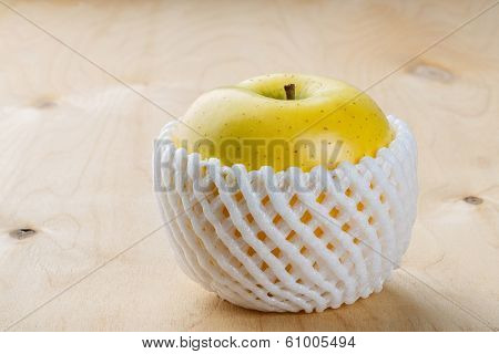 Toki Japanese Apple With Fruit Protection Foam