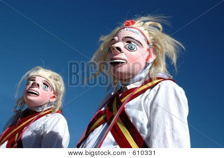 Inheemse masker dansers