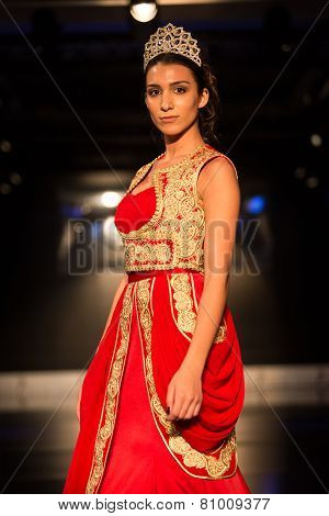 Zuhal Moda, Balkanlarin Buyulu Atesi Catwalk