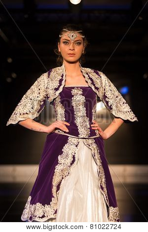 Zuhal Moda, Balkanlarin Buyulu Atesi Catwalk