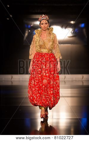 Zuhal Moda, Balkanlarin Buyulu Atesi Catwalk