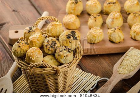 Cheesy Bites With Garlic And Blue Cheese