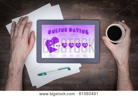 Online Dating On A Tablet