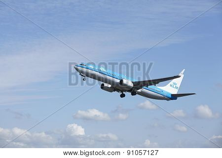 Amsterdam Airport Schiphol - Boeing 737 Of Klm Takes Off