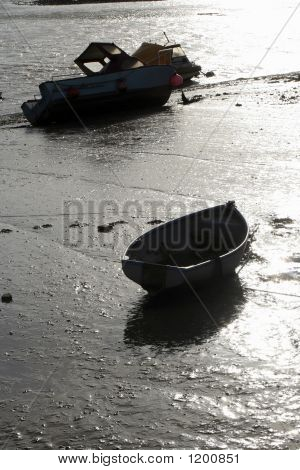เรือ Backlit ที่ชาย