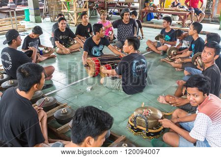 UBUD, BALI / INDONESIA - MAR 1, 2016: Unidentified teenagers at the time of preparations for Ngrupuk parade, which takes place on the eve of Nyepi day in Bali. Nyepi is a public holiday in Indonesia.