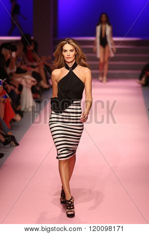 Adl Cengiz Abazoglu Catwalk