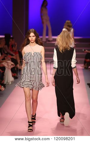 Adl Cengiz Abazoglu Catwalk