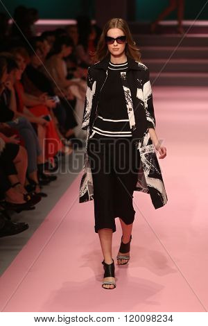 Adl Cengiz Abazoglu Catwalk