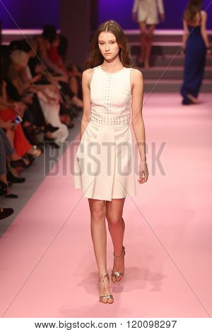 Adl Cengiz Abazoglu Catwalk