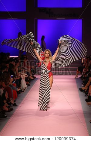 Adl Cengiz Abazoglu Catwalk