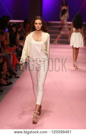 Adl Cengiz Abazoglu Catwalk