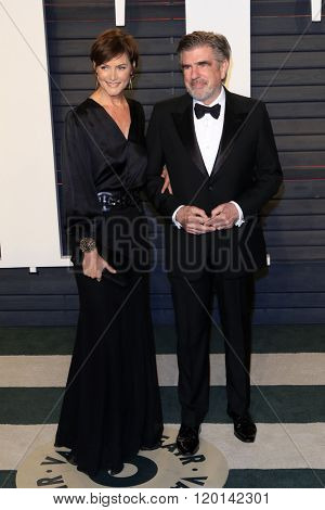 LOS ANGELES - FEB 28:  Carey Lowell, Tom Freston at the 2016 Vanity Fair Oscar Party at the Wallis Annenberg Center for the Performing Arts on February 28, 2016 in Beverly Hills, CA