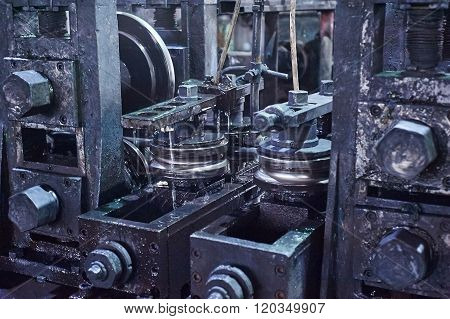 Rolling Forming Rolls Metal Works On Manufacture Of Pipes
