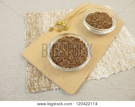 Flaxseeds and ground flaxseeds