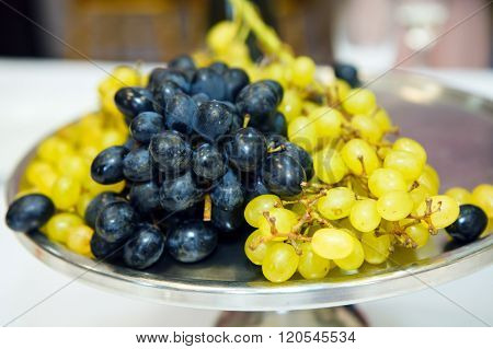Dish of grapes, healthy food fruit.