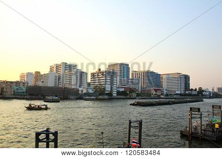 Bangkok,thailand - March 4, 2016: Buildings Of Siriraj Hospital Was Along Chaophraya River, In Cloud
