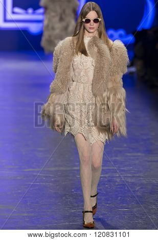 Anna Sui - Fall Winter 2016 Collection