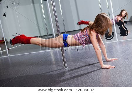 Genç Pole Dancer