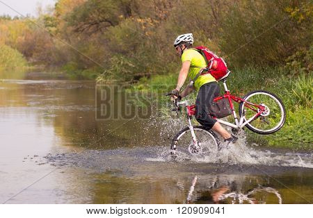 A man crosses the river on a bike on a sunny day.
** Note: Soft Focus at 100%, best at smaller sizes