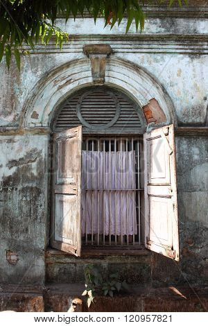 colonial building in the town of Yangon, Myanmar
** Note: Soft Focus at 100%, best at smaller sizes