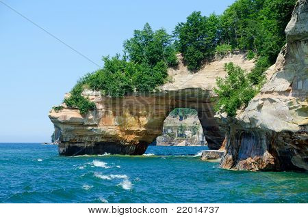 Rochas retratadas no Lago Superior