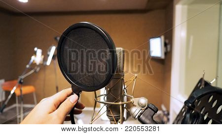Microphone With Shockmount And Pop Filter