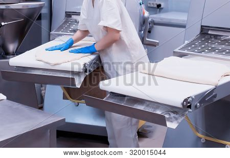 Dough Sheeters For Rolling Puff Pastry For Making Puff Pastries And Cakes, Industrial