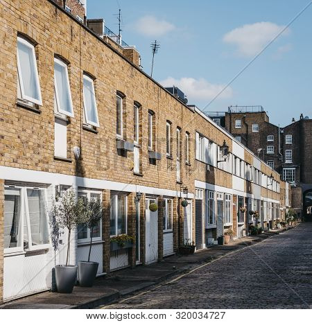London, Uk - July 18, 2019: Row Of Mews Houses In Paddington, London. Houses In Mews Are One Of The 